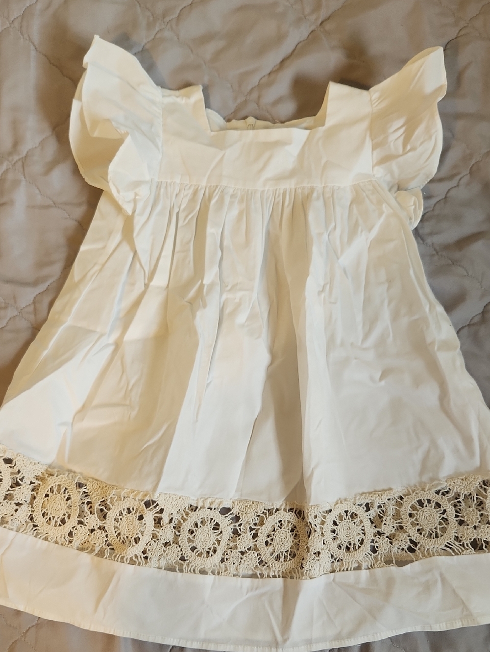 White Girls' Ruffle Sleeve Dress with Lace